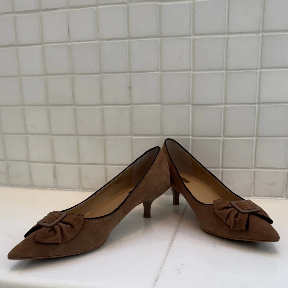 Tahari Brown Suede Heels with Bow Accent, 6 1/2 - Picture 1 of 9